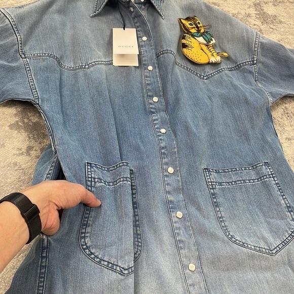 NWT Gucci Bleached Denim Snap Front Dress with 3D Cat Brooch Long Sleeve Sz 36 - Picture 14 of 17